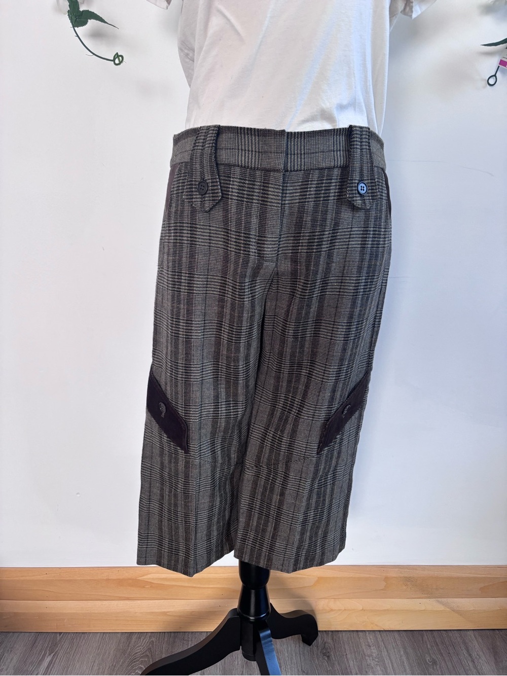 NWT!!! Classic BCBG Max Azaria Women’s Gray & Black Plaid Wide-Leg Capris Pants